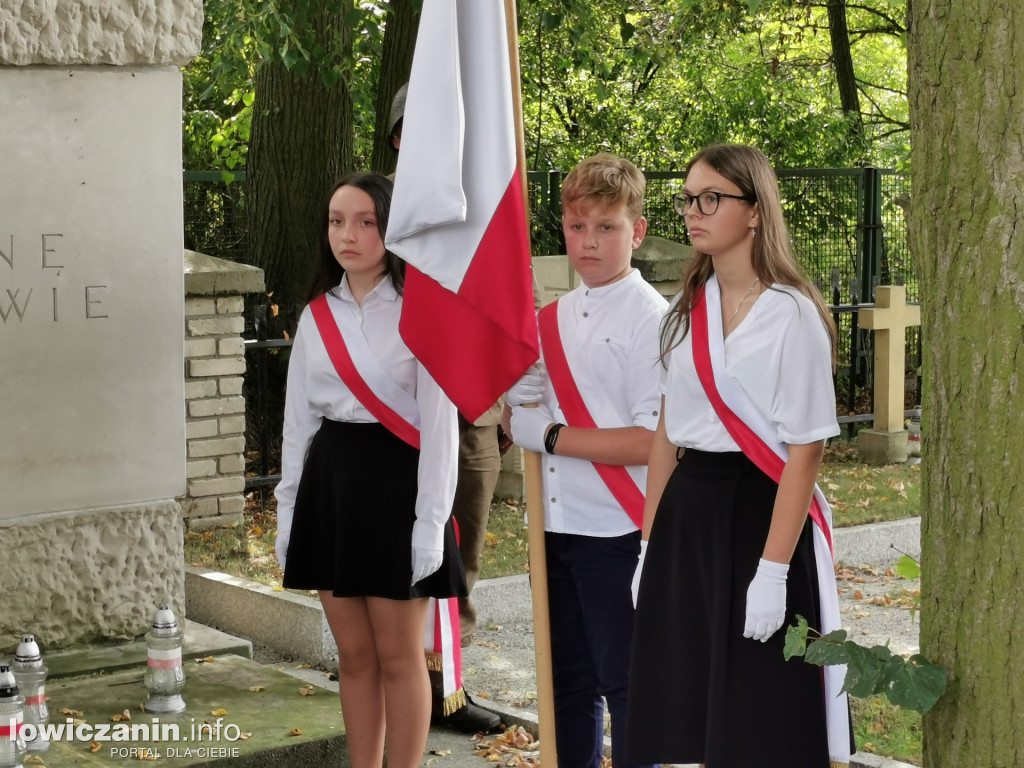 Uroczystości na cmentarzu wojennym w Kompinie.