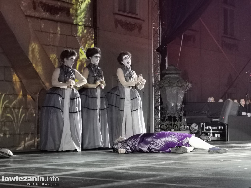 Opera przed pałacem Radziwiłłów