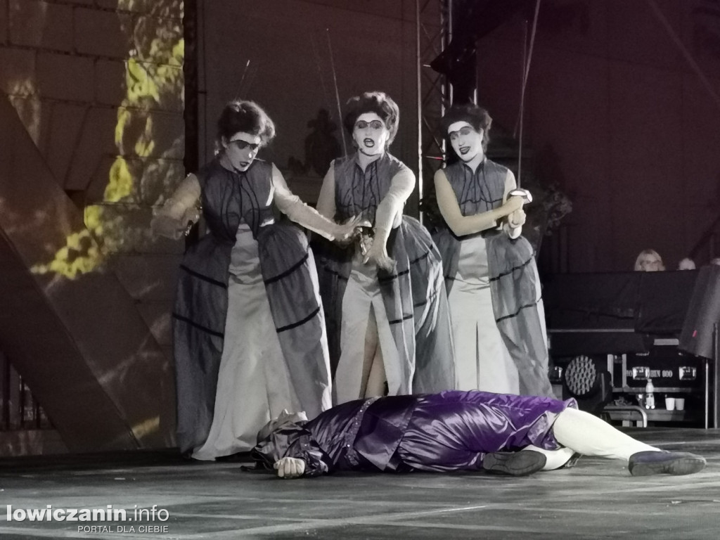 Opera przed pałacem Radziwiłłów