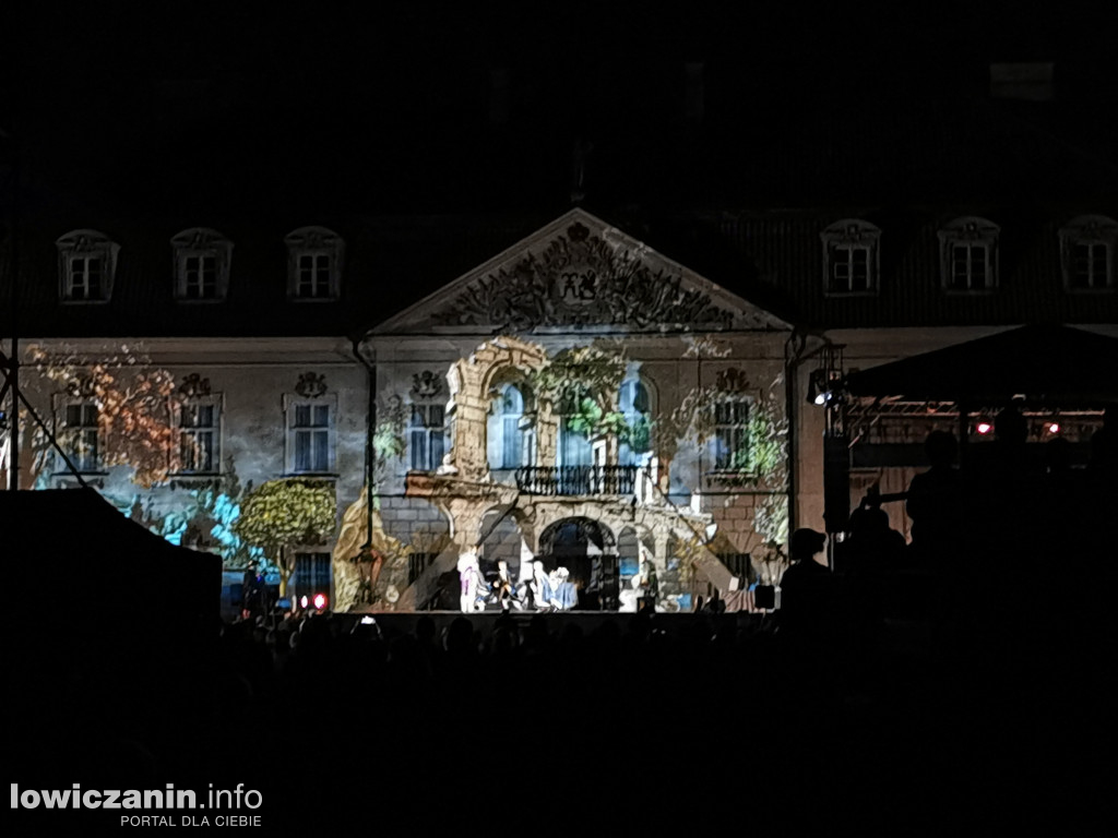 Opera przed pałacem Radziwiłłów