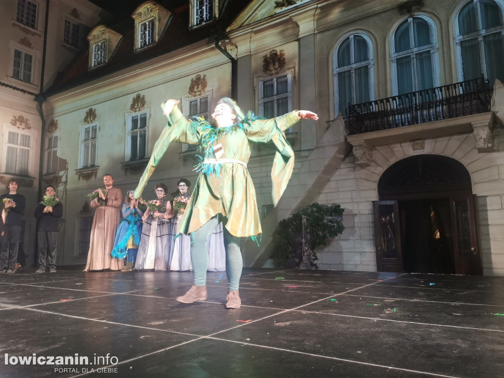 Opera przed pałacem Radziwiłłów