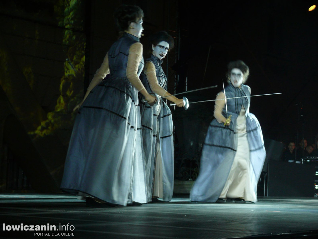Opera przed pałacem Radziwiłłów