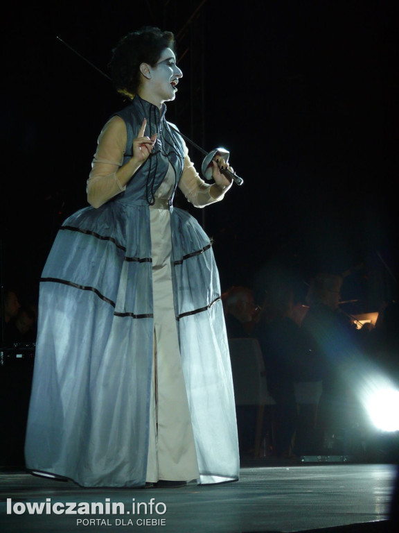 Opera przed pałacem Radziwiłłów