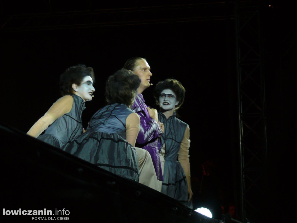Opera przed pałacem Radziwiłłów