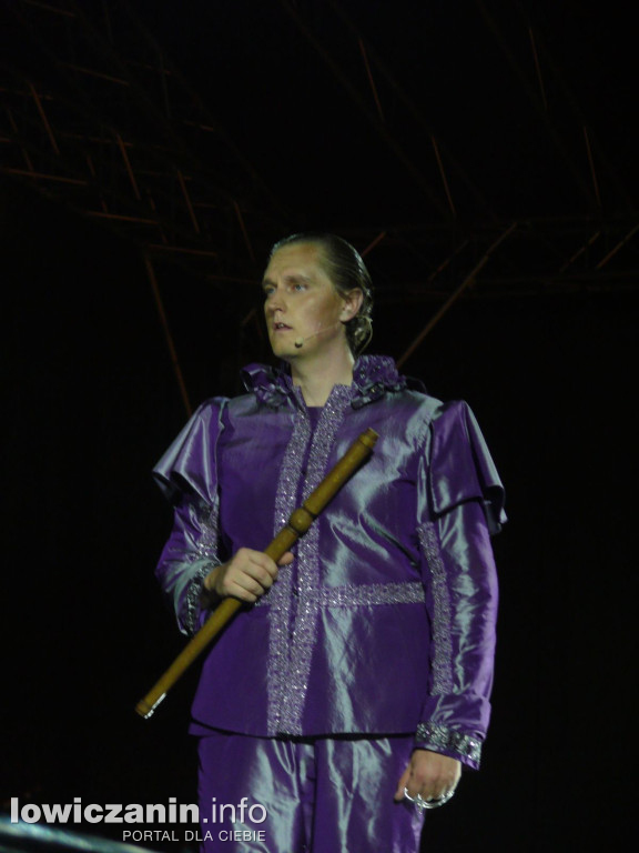 Opera przed pałacem Radziwiłłów