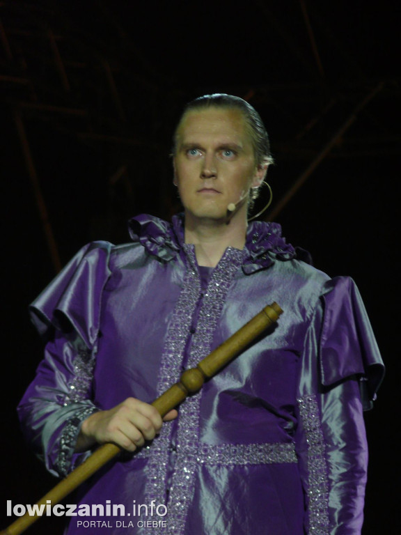 Opera przed pałacem Radziwiłłów