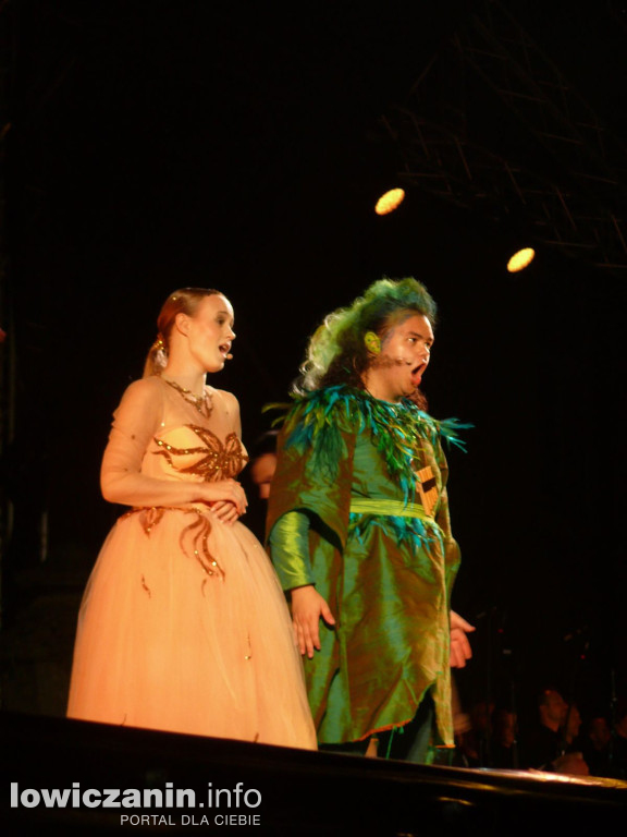 Opera przed pałacem Radziwiłłów
