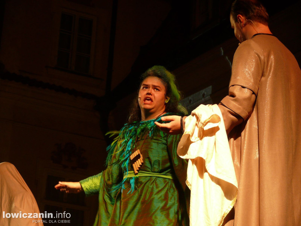 Opera przed pałacem Radziwiłłów