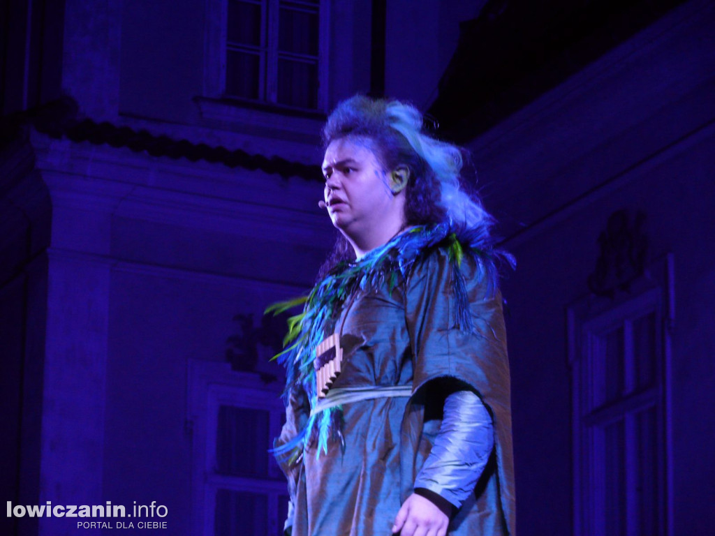 Opera przed pałacem Radziwiłłów