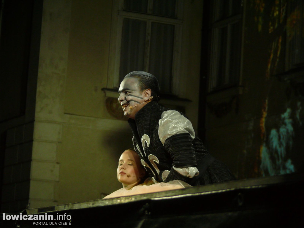 Opera przed pałacem Radziwiłłów