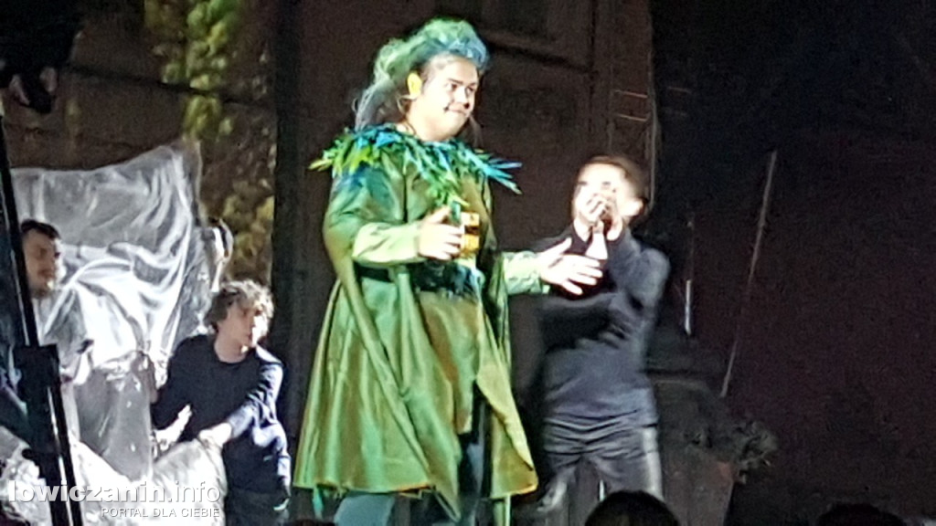 Opera przed pałacem Radziwiłłów