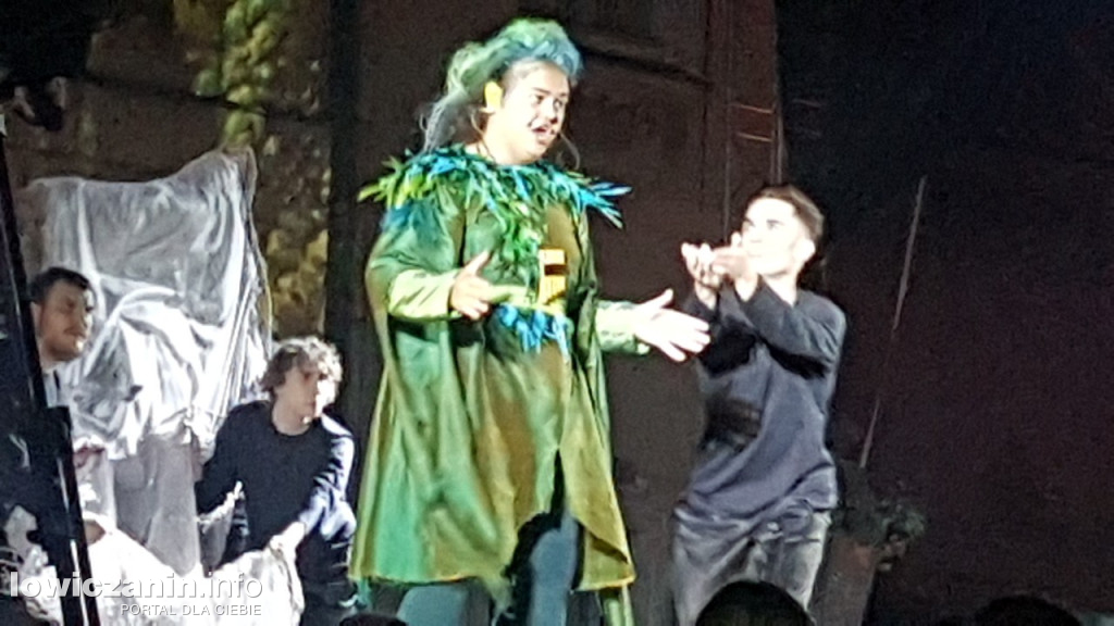 Opera przed pałacem Radziwiłłów