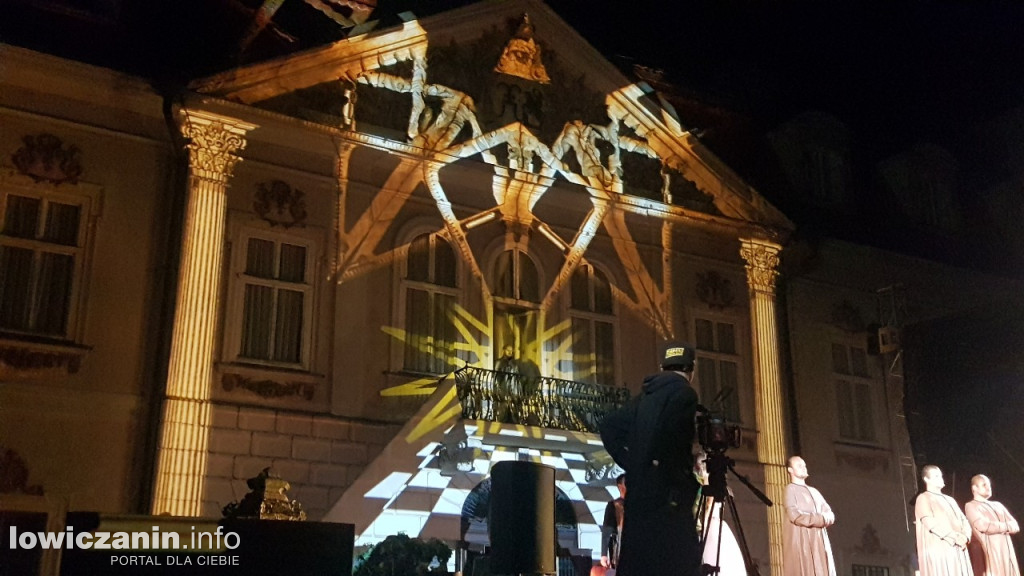 Opera przed pałacem Radziwiłłów