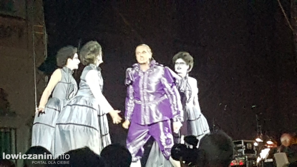 Opera przed pałacem Radziwiłłów
