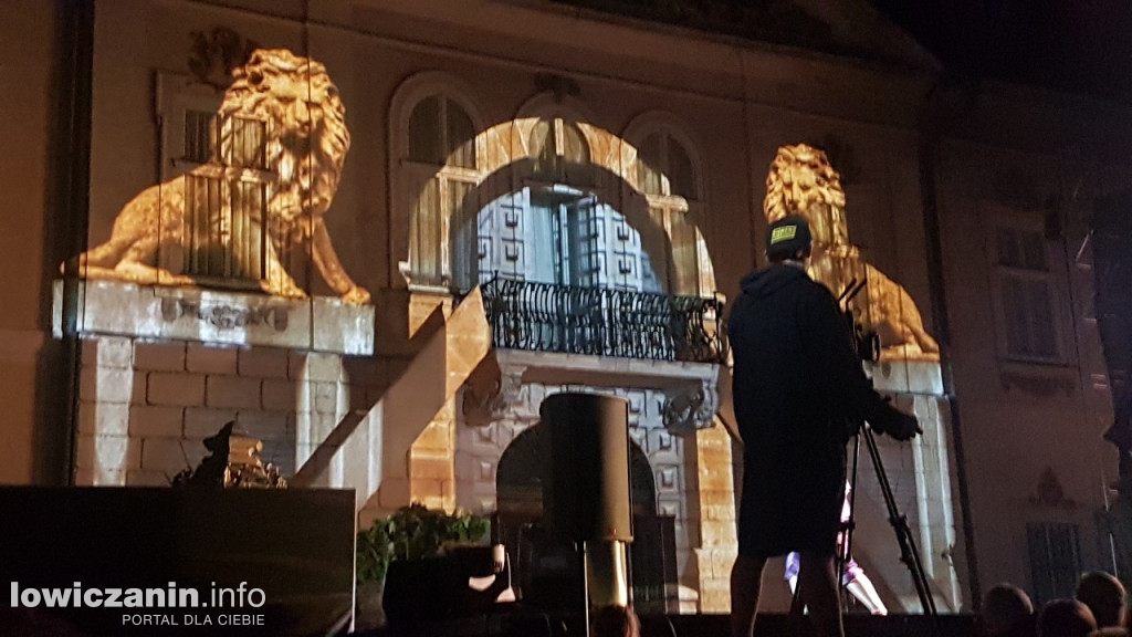 Opera przed pałacem Radziwiłłów