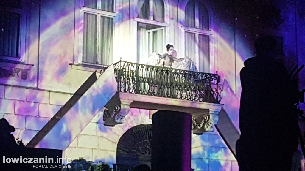 Opera przed pałacem Radziwiłłów