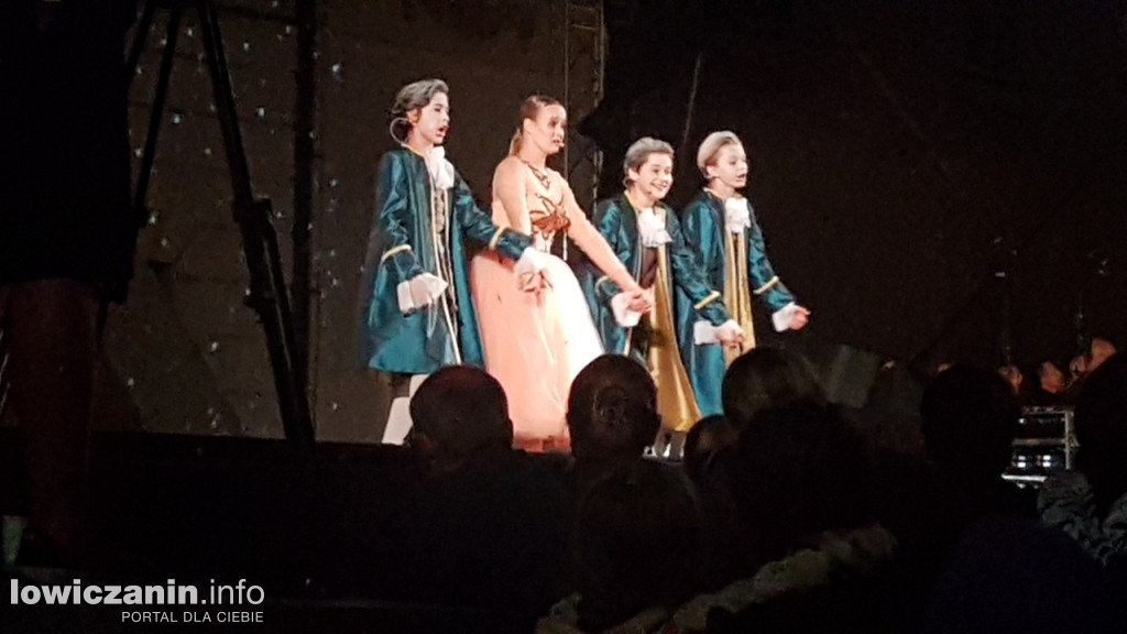 Opera przed pałacem Radziwiłłów