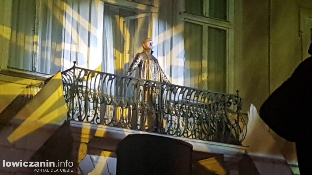 Opera przed pałacem Radziwiłłów