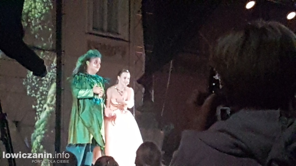 Opera przed pałacem Radziwiłłów