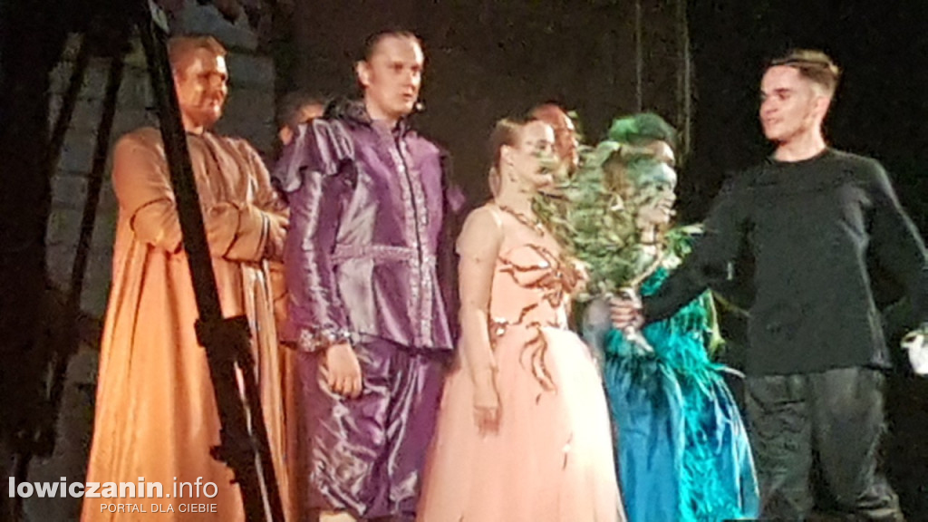 Opera przed pałacem Radziwiłłów