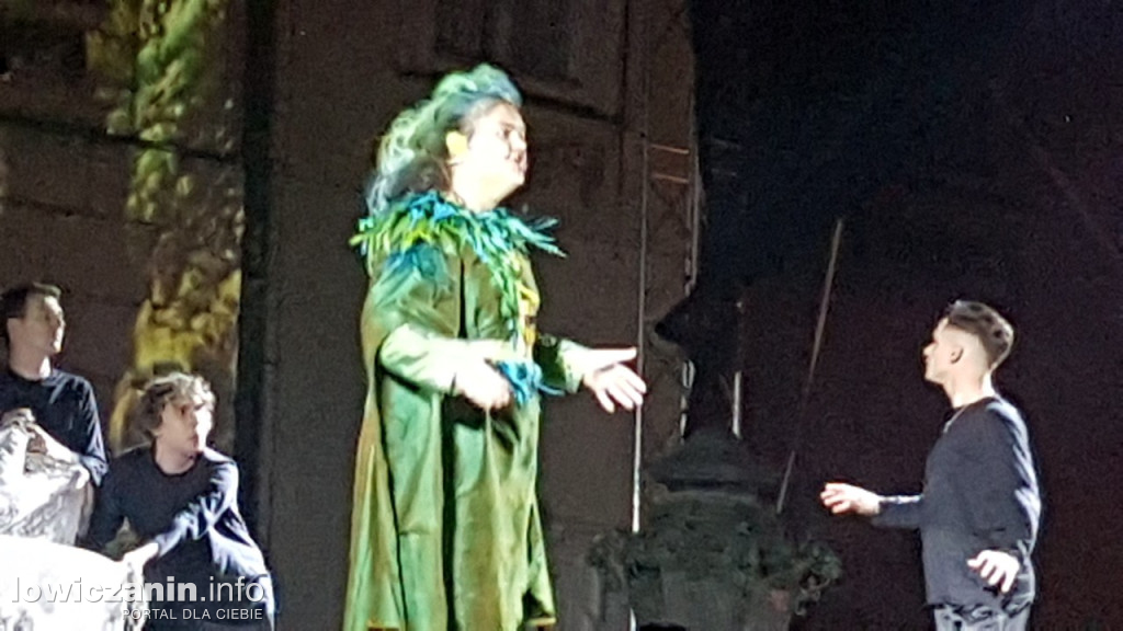 Opera przed pałacem Radziwiłłów