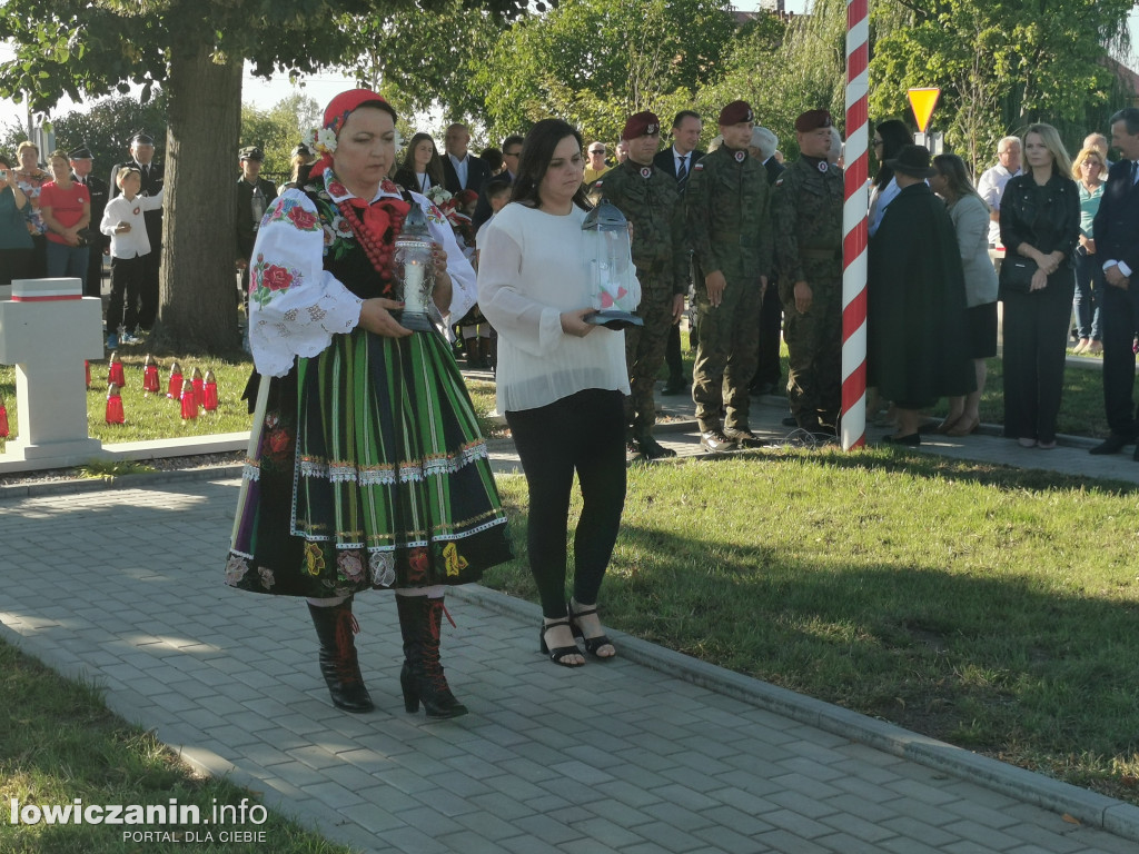 Uroczystości na cmentarzu wojennym w Kiernozi