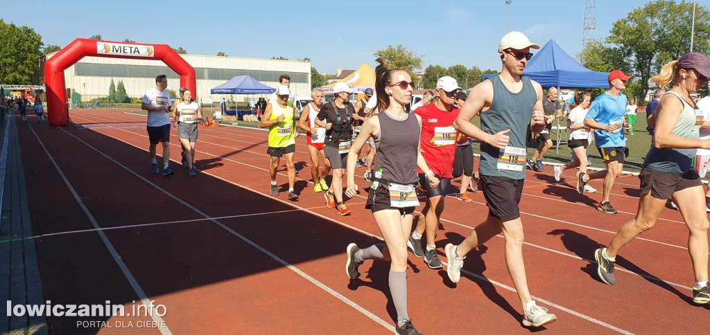 W Łowiczu trwa Półmaraton Jesieni