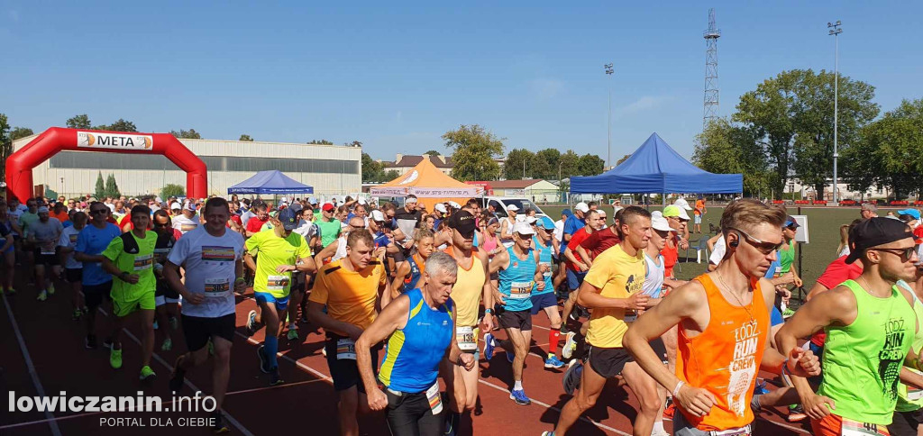W Łowiczu trwa Półmaraton Jesieni