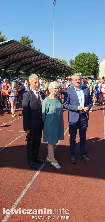 W Łowiczu trwa Półmaraton Jesieni