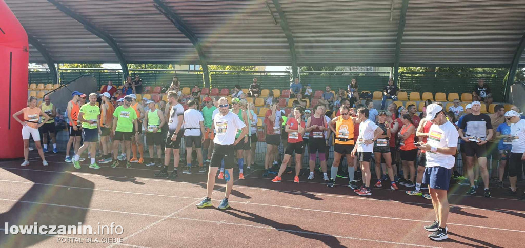 W Łowiczu trwa Półmaraton Jesieni