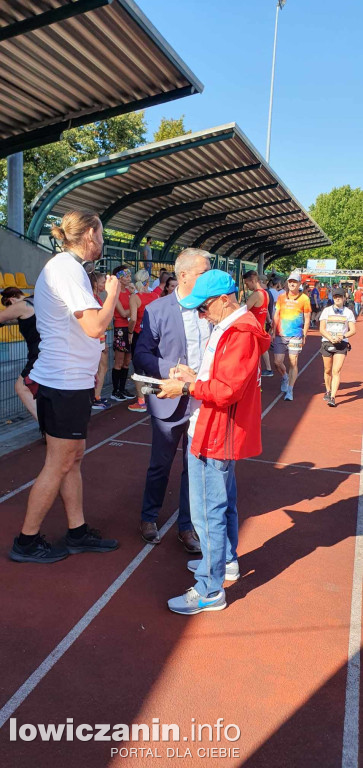 W Łowiczu trwa Półmaraton Jesieni