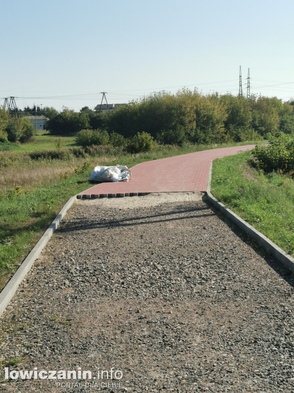 Budowa ścieżki rowerowej na wale przeciwpowodziowym