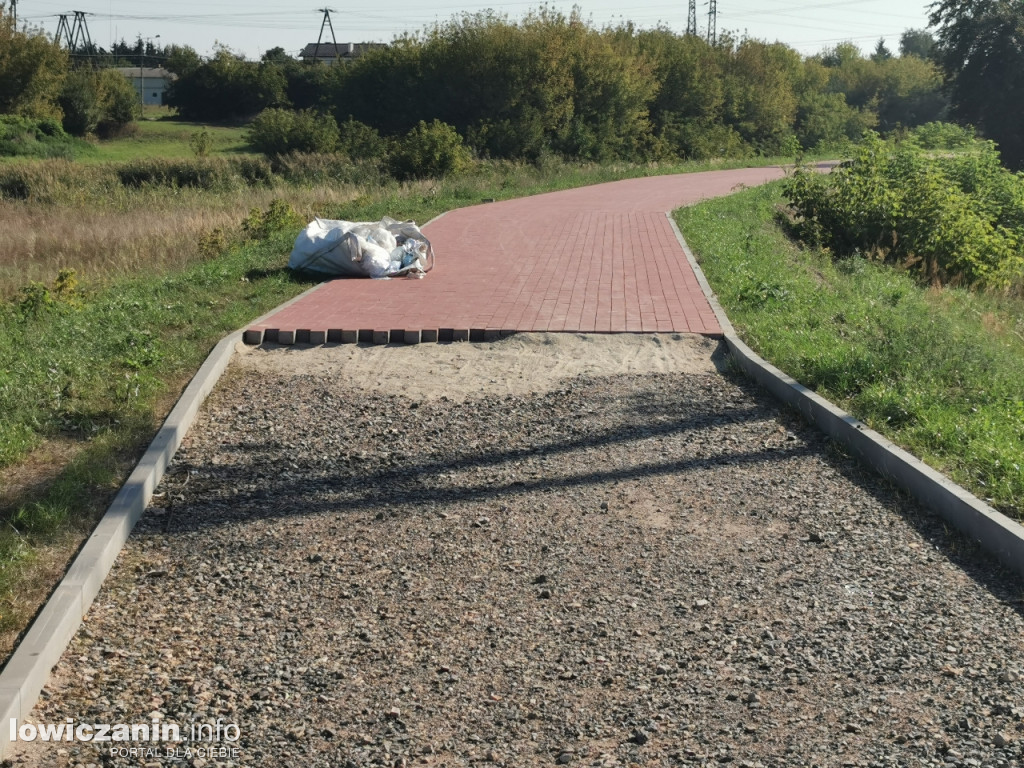 Budowa ścieżki rowerowej na wale przeciwpowodziowym