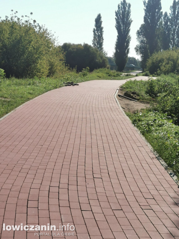 Budowa ścieżki rowerowej na wale przeciwpowodziowym