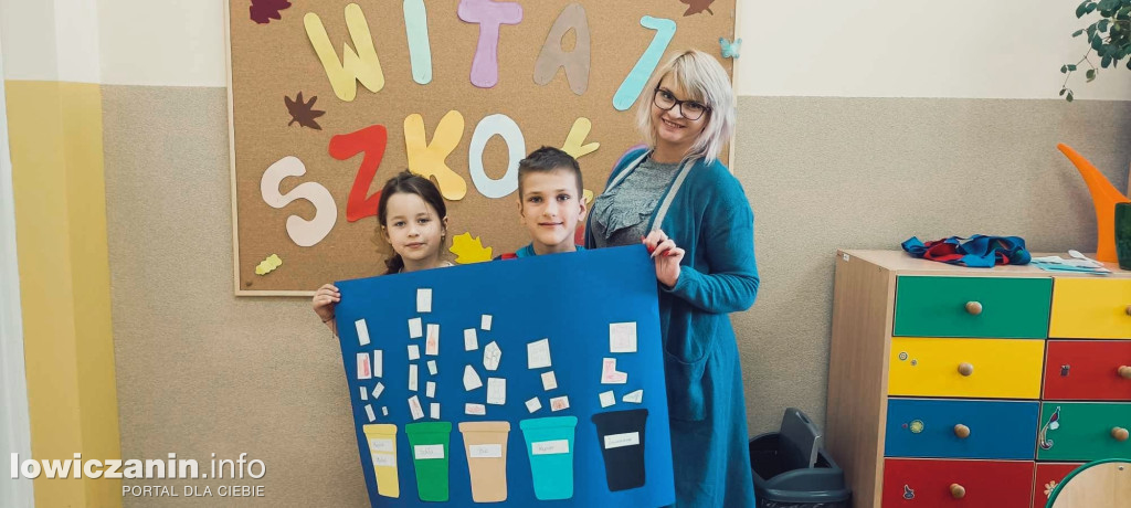 Szkoła Podstawowa w Wygodzie sprząta Lasek Miejski.