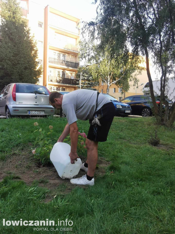Kwitnące place zabaw na Bratkowicach