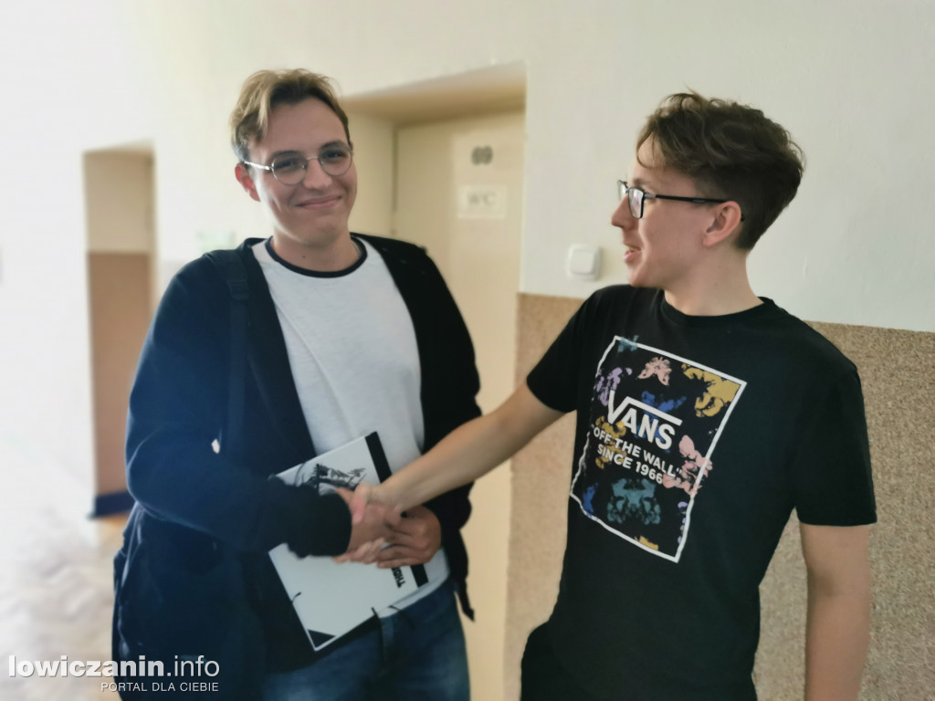 Na szkolnej przerwie w I LO w Łowiczu