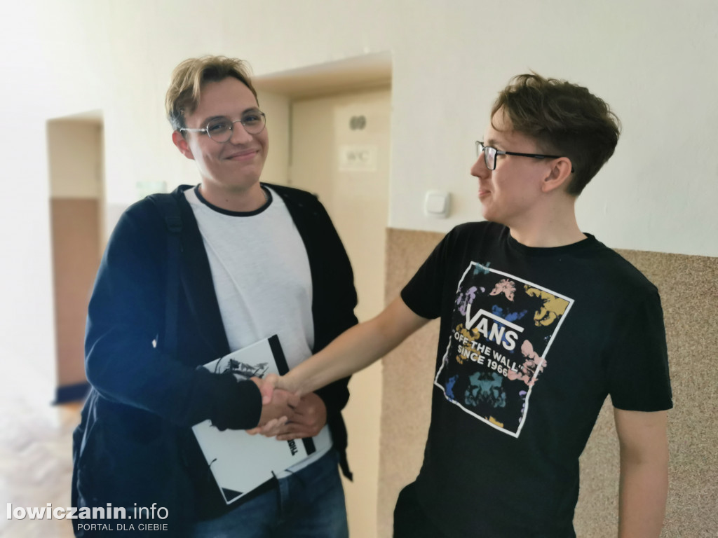 Na szkolnej przerwie w I LO w Łowiczu