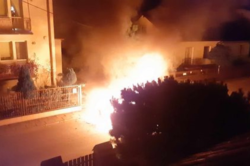 Pożar samochodu na ul. Zgoda w Łowiczu