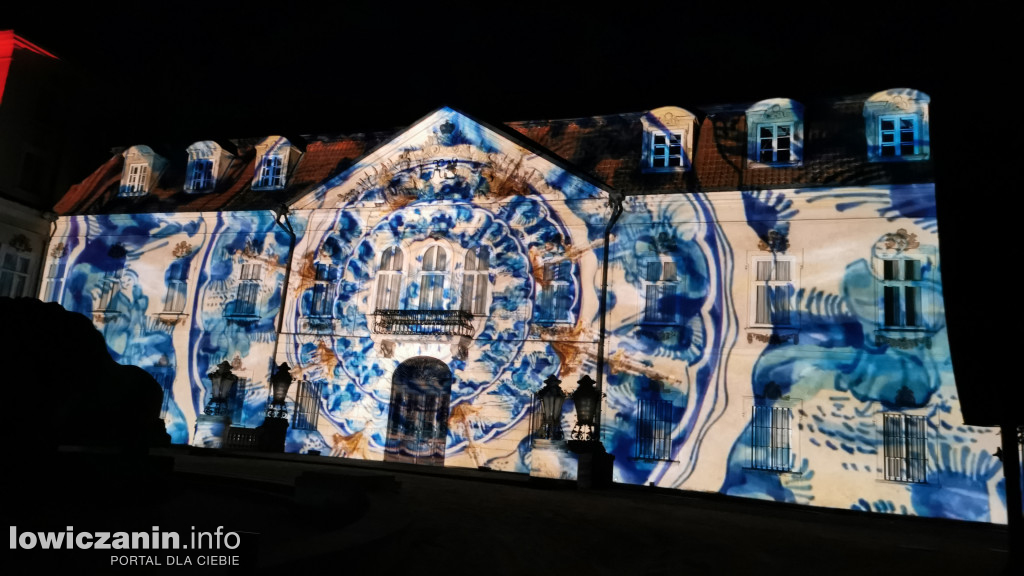 Mapping i film przed pałacem w Nieborowie