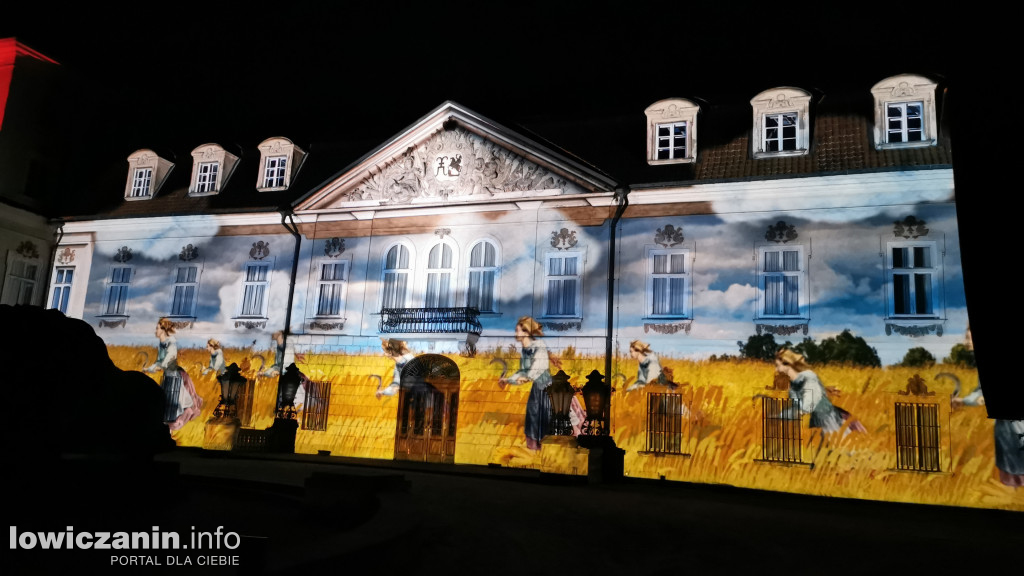 Mapping i film przed pałacem w Nieborowie