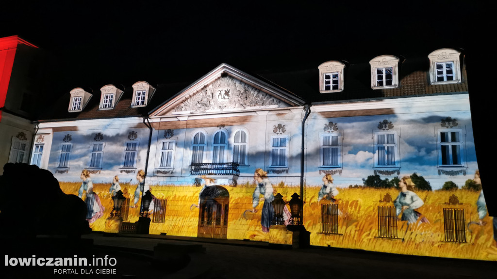 Mapping i film przed pałacem w Nieborowie
