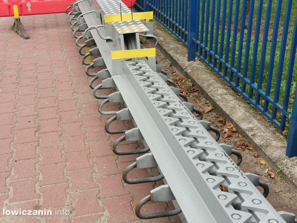 Pierwsze przęsło mostu w Łowiczu już ułożone