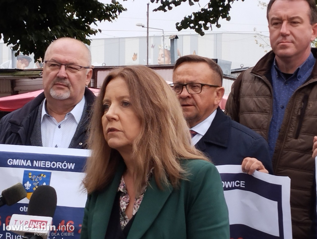 Konferencja PiS na targowisku miejskim