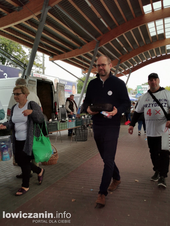 Marcin Przydacz spotkał się z wyborcami na targu