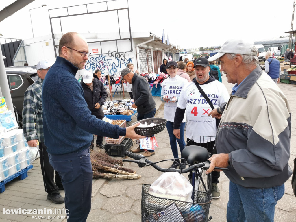 Marcin Przydacz spotkał się z wyborcami na targu