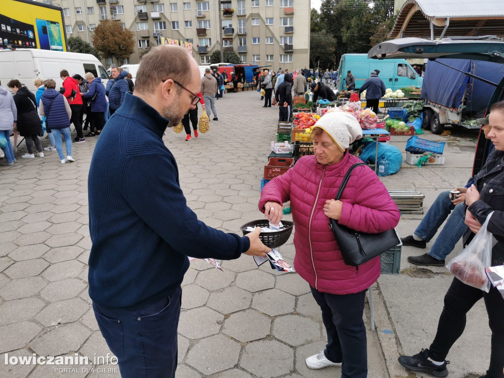 Marcin Przydacz spotkał się z wyborcami na targu