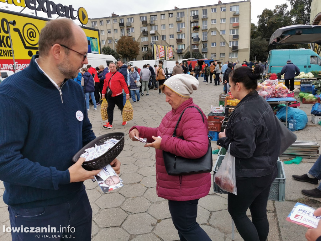 Marcin Przydacz spotkał się z wyborcami na targu