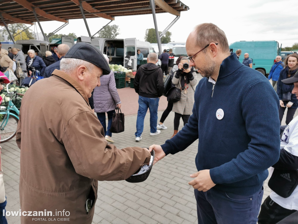 Marcin Przydacz spotkał się z wyborcami na targu