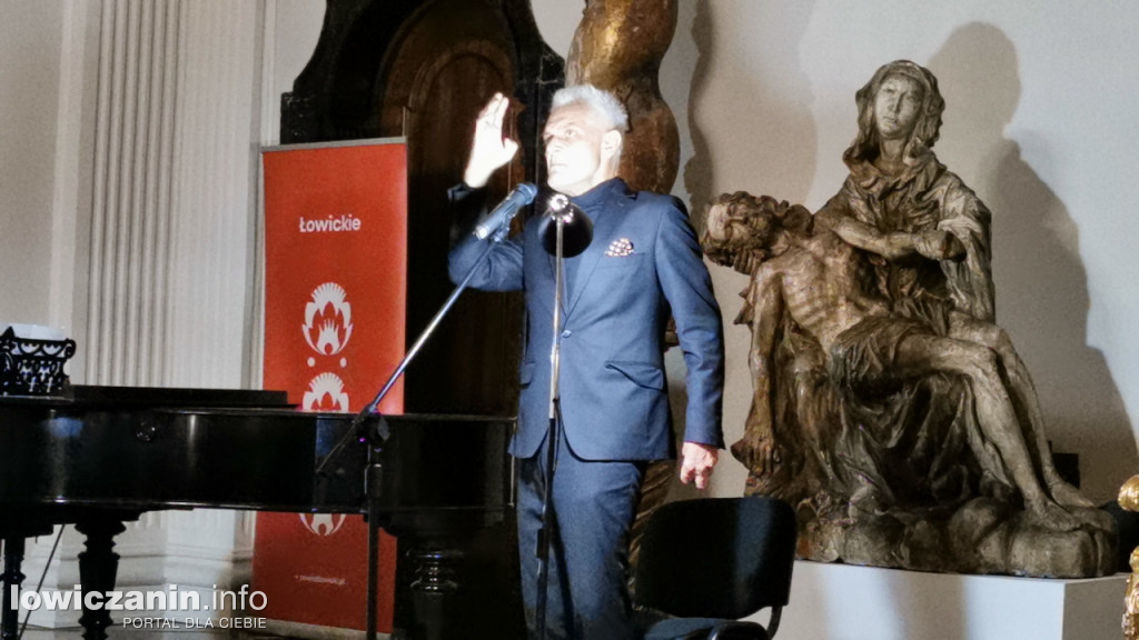 Koncert papieski w sali barokowej łowickiego muzeum